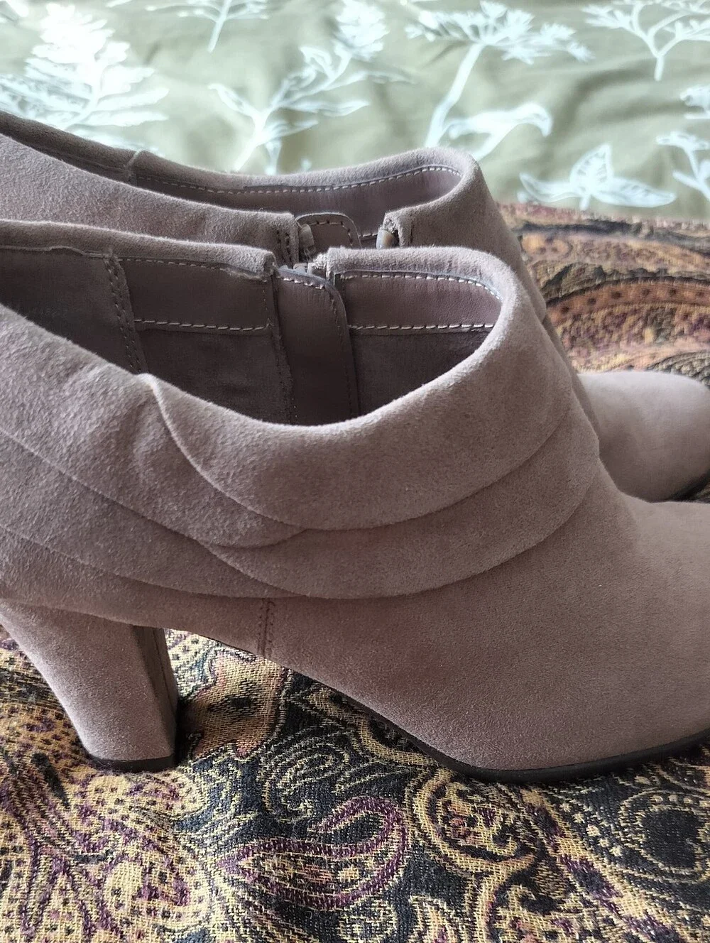 Aerosoles Women's 7 Heelrest Taupe Faux Suede Ankle Boots Booties